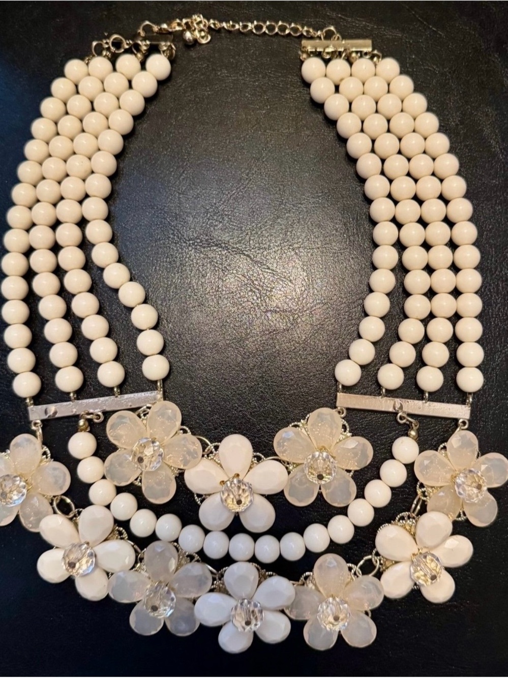 Vintage style 4 strand faux pearl bib statement necklace off wht flowers